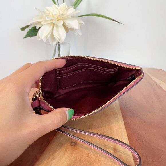 NWT Coach Corner Zip Wristlet‎